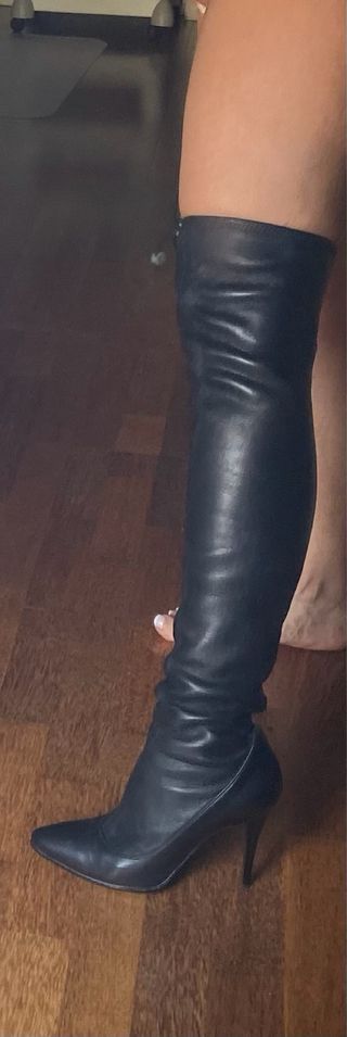 Botas elegantes largas Escada T38 negro