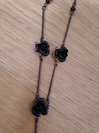 Collar rosas negras