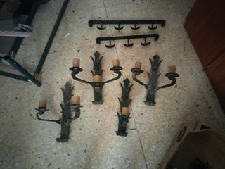 Lote de percheros y apliques de hierro