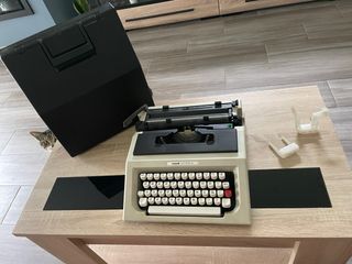 Maquina de escribir Olivetti Lettera 51