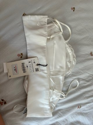 Top flores blanco de zara