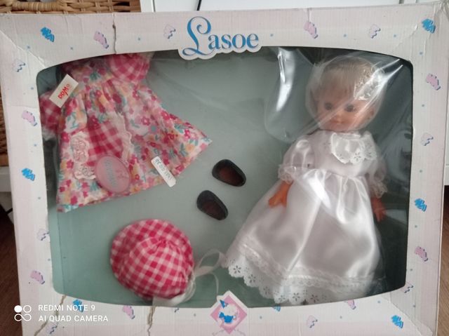 Antigua muñeca marca Lasoe