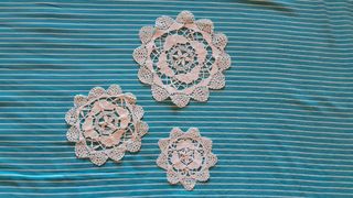 tre centrini vintage in cotone