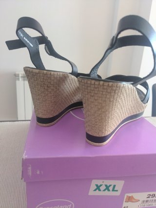 Sandalias núm 41-42 Nuevas sin usar Negras