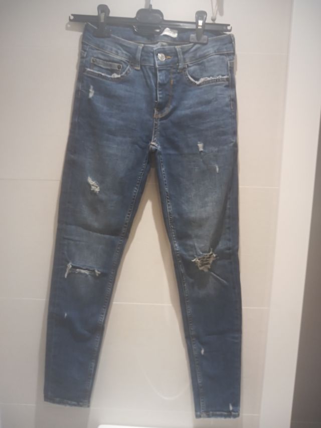 Vaqueros rotos.t.34.Zara.