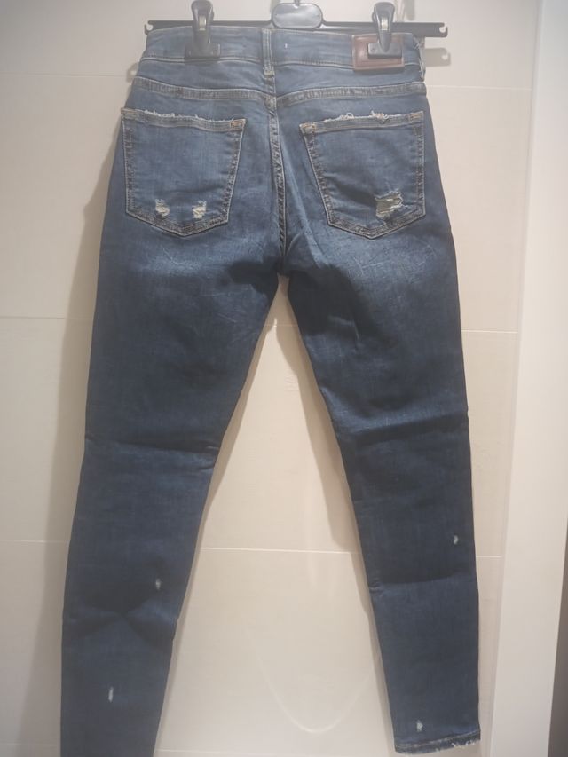 Vaqueros rotos.t.34.Zara.