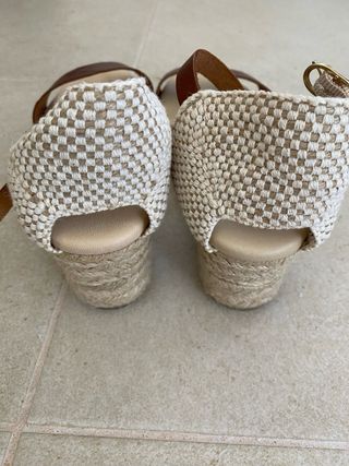Sandalias cuña esparto piel