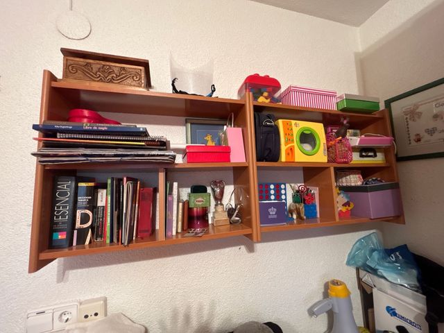 2 Estanterias iguales 