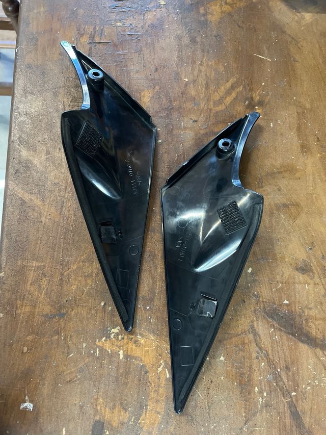 Placas laterales originales gsxr k6🛵