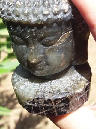 Testa di Buddha in Labradorite intagliata a mano