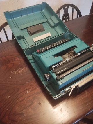 Maquina de escribir olivetti studio 45