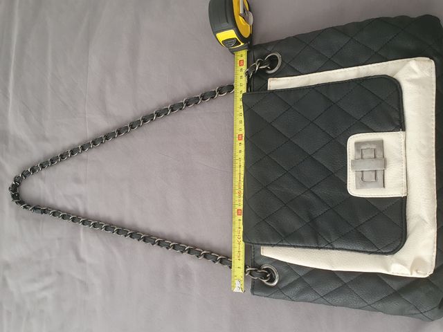 Bolso negro y blanco acrilico