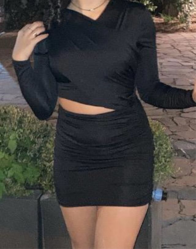 Vestito nero a maniche lunghe