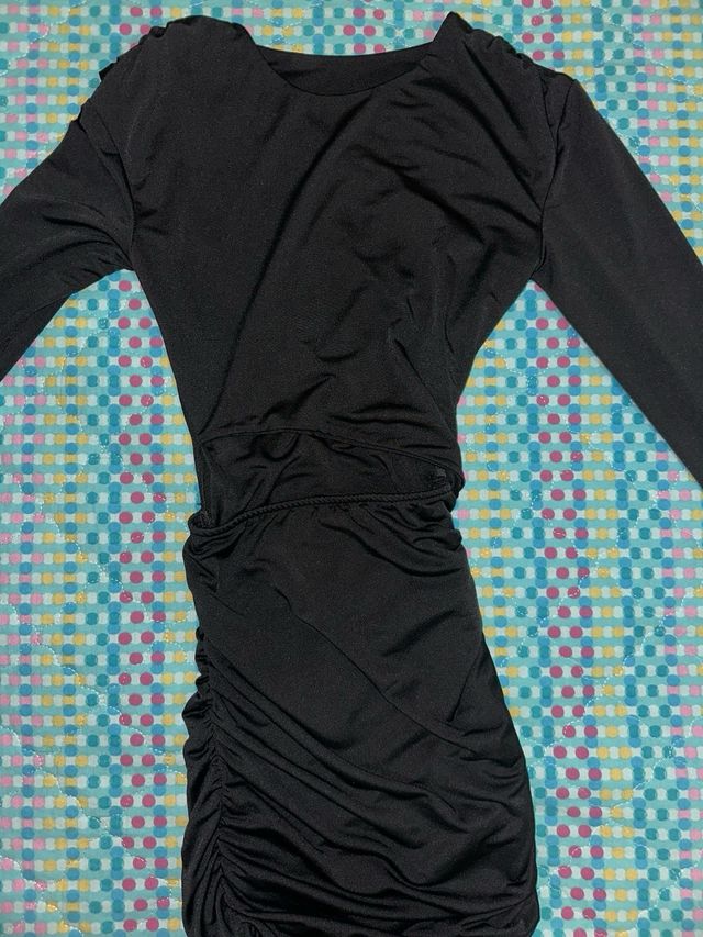 Vestito nero a maniche lunghe