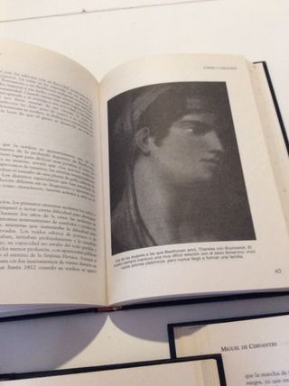 Tres libros de GRANDES BIOGRAFÍAS..