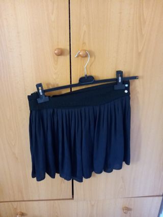 Falda corta con vuelo