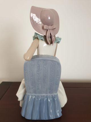 figura porcelana NAO