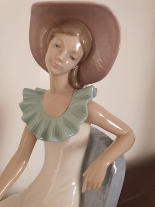 figura porcelana NAO