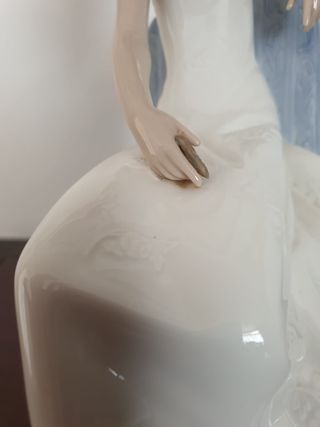 figura porcelana NAO