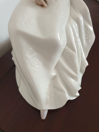 figura porcelana NAO