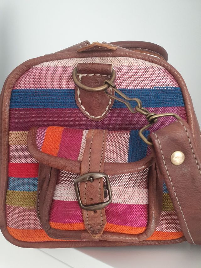 Bolso de cuero y seda multicolor