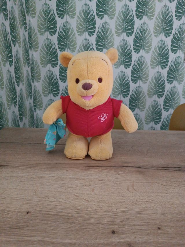 Peluche Winnie de Pooh interactivo