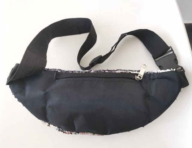 Riñonera plateada lentejuelas