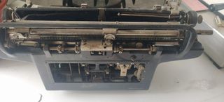 Maquina escribir antigua