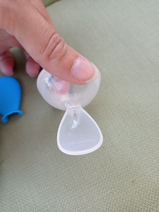 Vaso, cuchara dispensadora, comefruta y baberos 