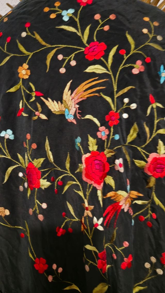 Manton de.Manila seda bordado a mano