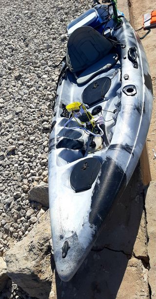 Kayak de pesca muy estable.