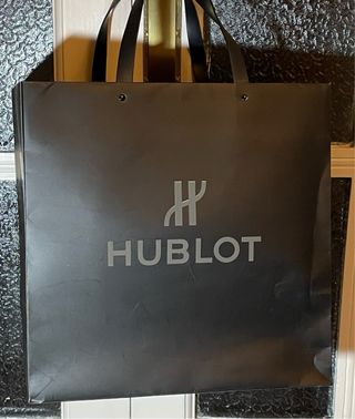 Lujoso libro Hublot y bolsa boutique 