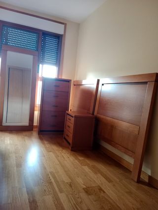 Conjunto dormitorio madera maciza.