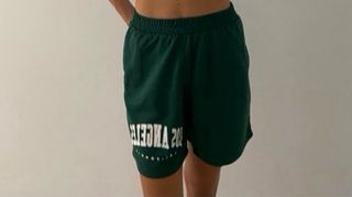 Chandal corto verde con letras 