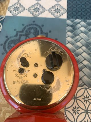 Vecchia sveglia rossa