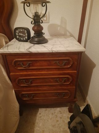 Mesita de noche de madera y mármol