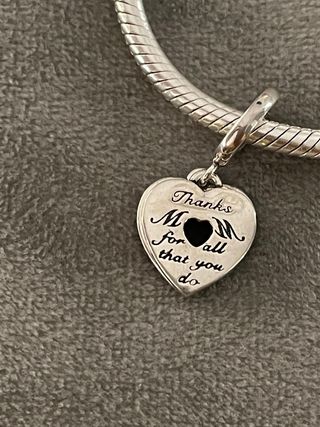 Charm doble corazón blanco Anacarado