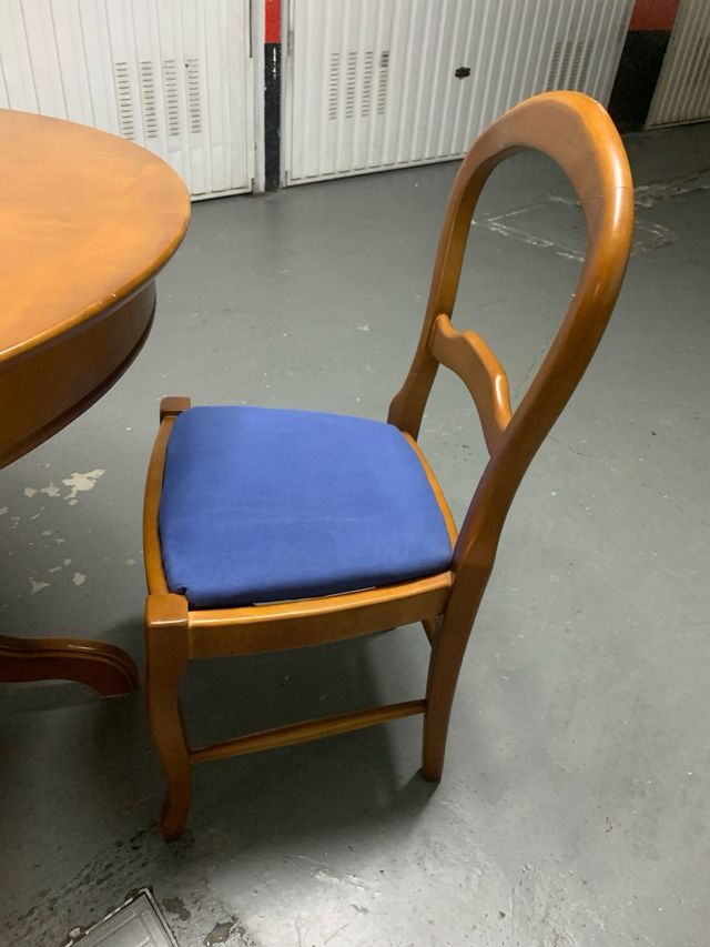 Silla de madera.  120€ las 4.