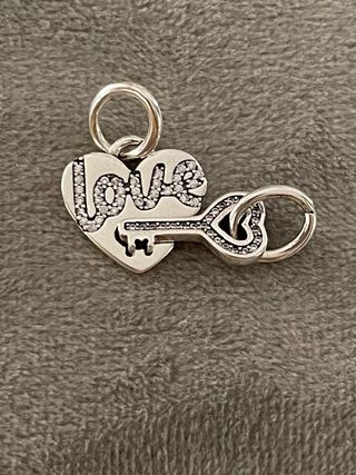 Charm divisible corazón y llave 