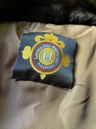 Abrigo de piel de moutón marrón oscuro