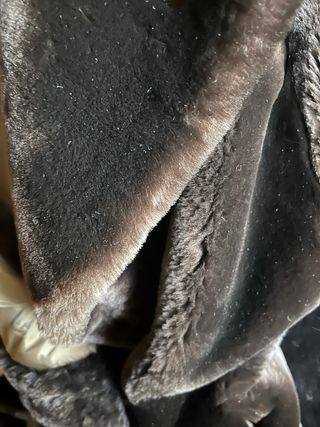 Abrigo de piel de moutón marrón oscuro