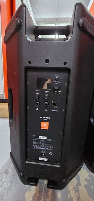 Alquiler de altavoces autoamplificados y bluetooht