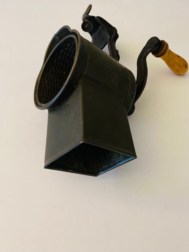 Picador de carne antiguo