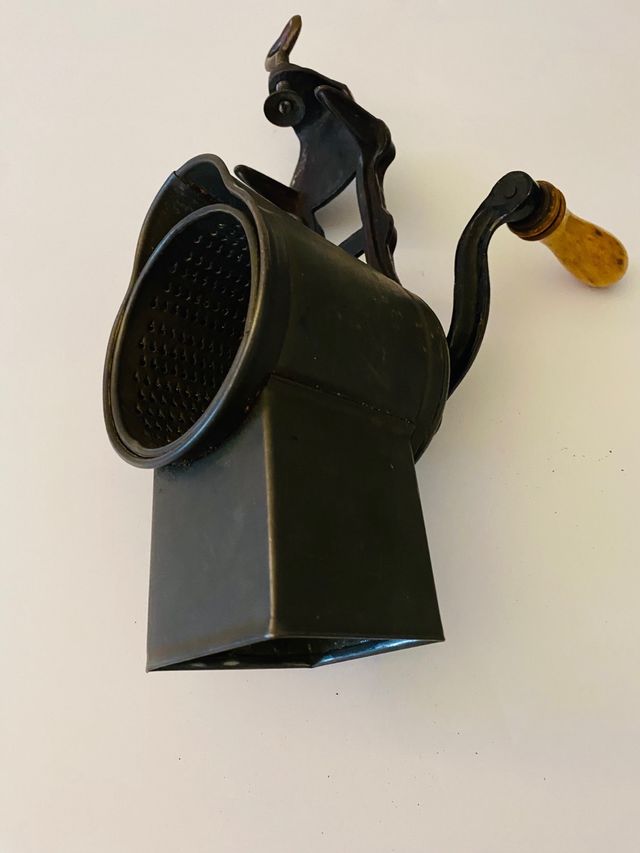 Picador de carne antiguo