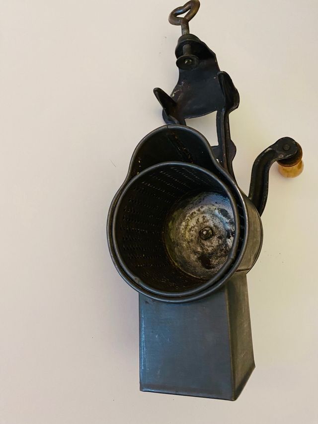 Picador de carne antiguo