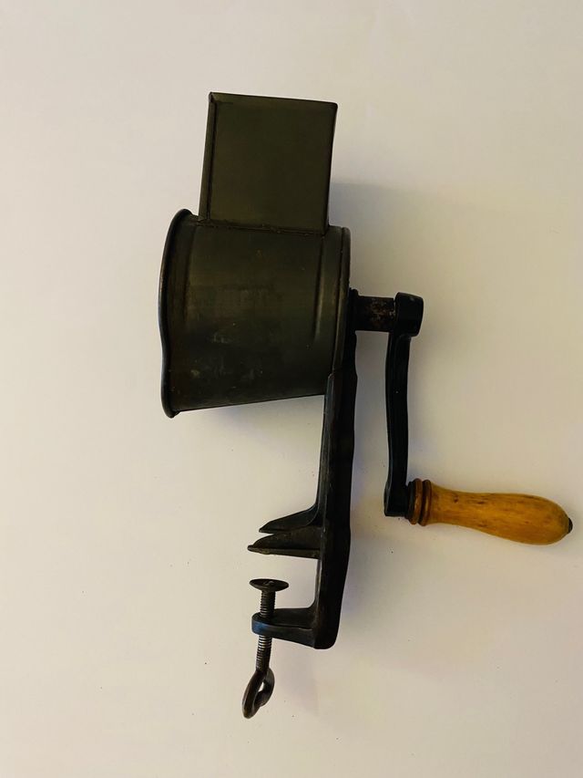 Picador de carne antiguo