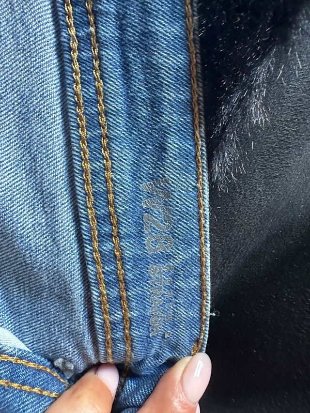 Pantalón vaqueros cortos.