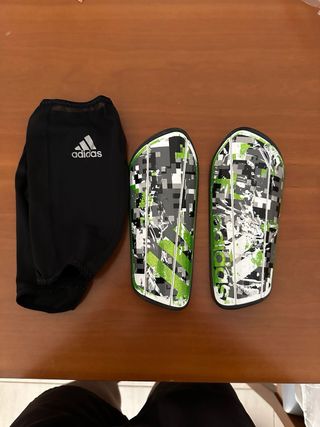 Caneleiras Adidas