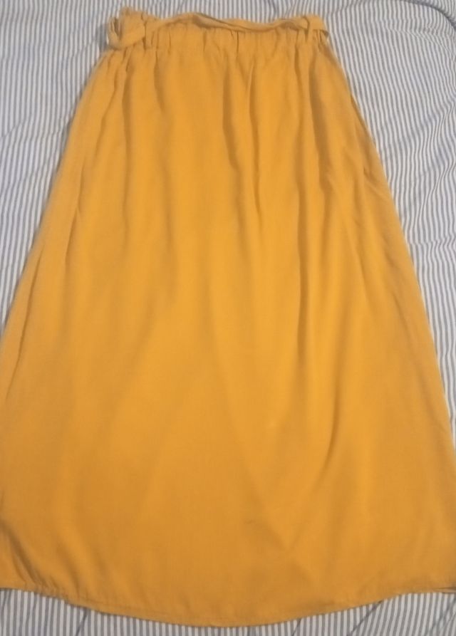 Falda larga mostaza