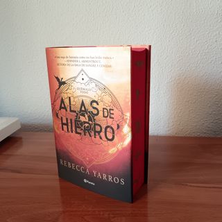 Libro de Alas de hierro 1era edición